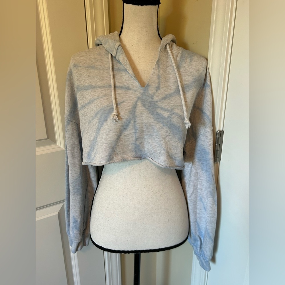 H&M Light Gray Tie-Dye Cropped Hoodie